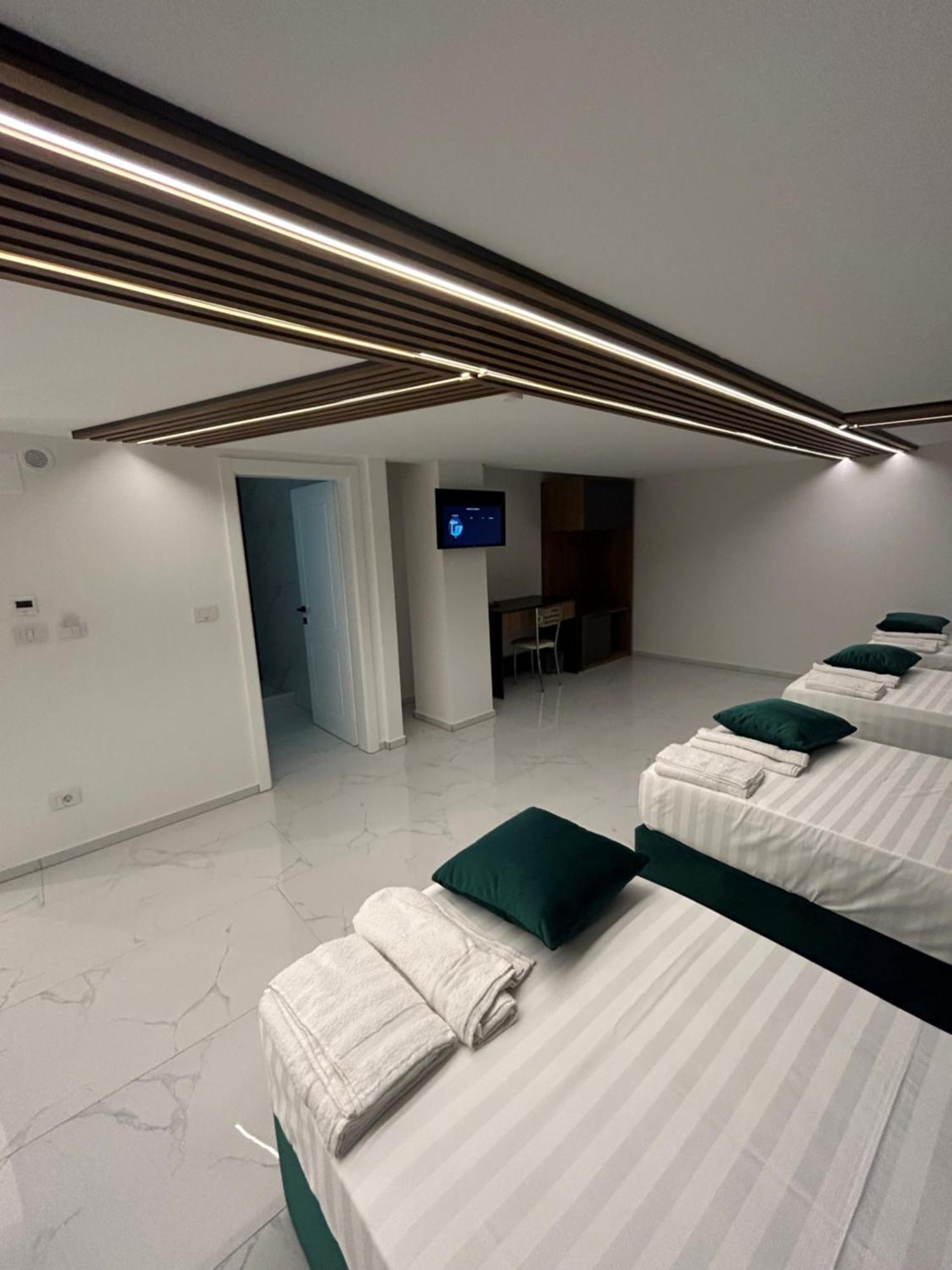 Comfort Hotel ストルガ エクステリア 写真