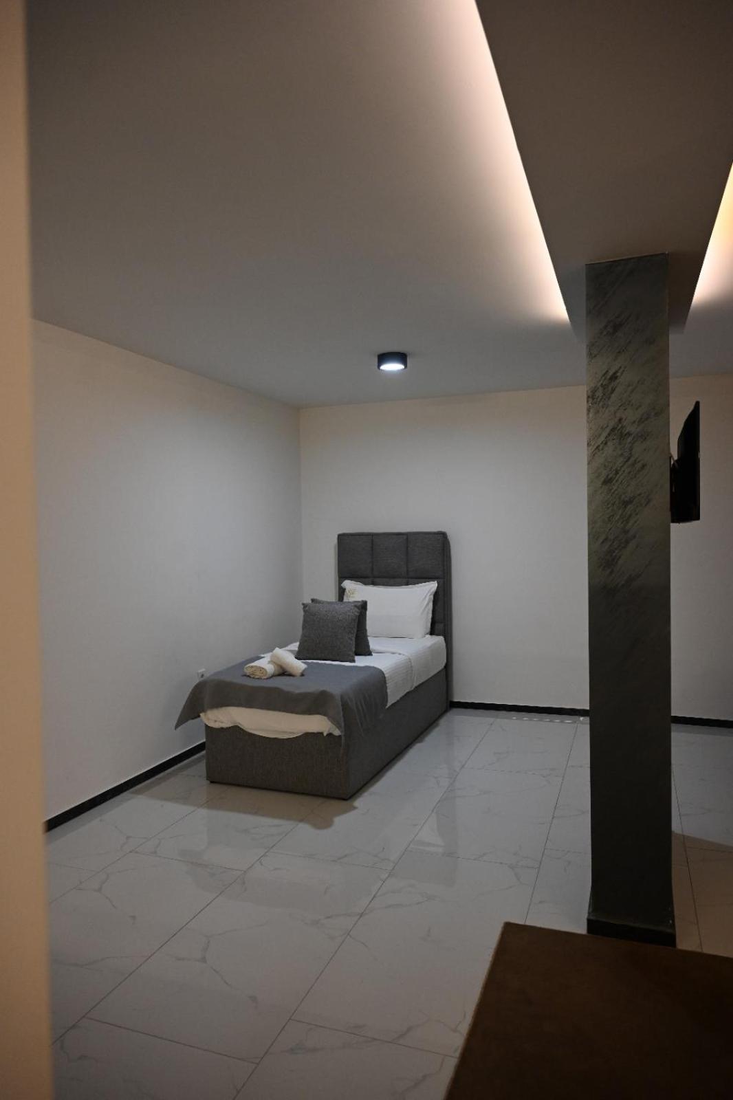 Comfort Hotel ストルガ エクステリア 写真